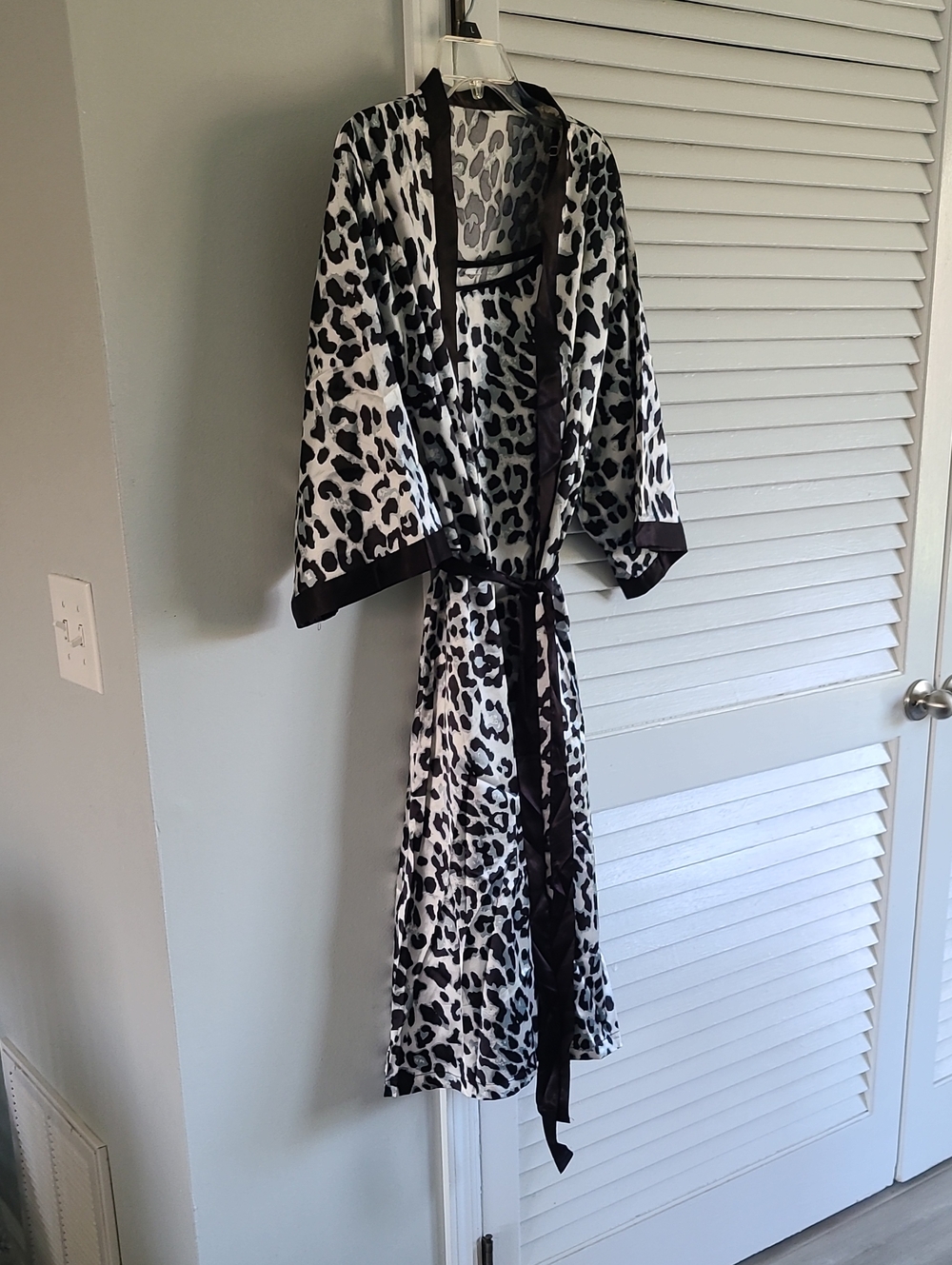 Leopard Print 3 Piece Satin Robe W/ Gown And Shorts Black Trim